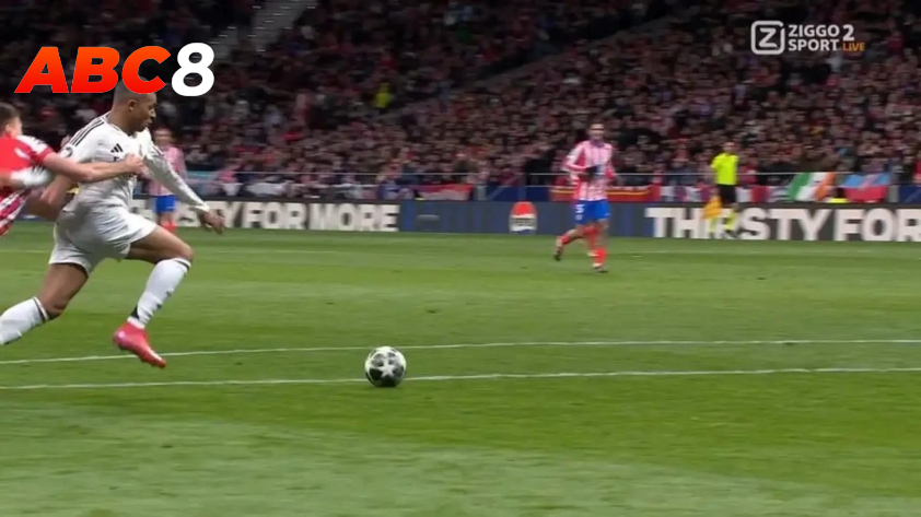 Mbappe đột phá mang về quả phạt đền cho Real ở phút 70. Mbappe đột phá mang về quả phạt đền cho Real ở phút 70.